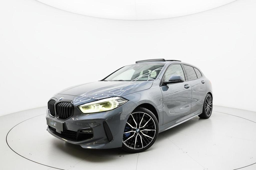 BMW 1-serie 118i M SPORT PANO CAMERA SFEERVERLICHTING, Auto's, Gebruikt, Alcantara, Origineel Nederlands, Bedrijf