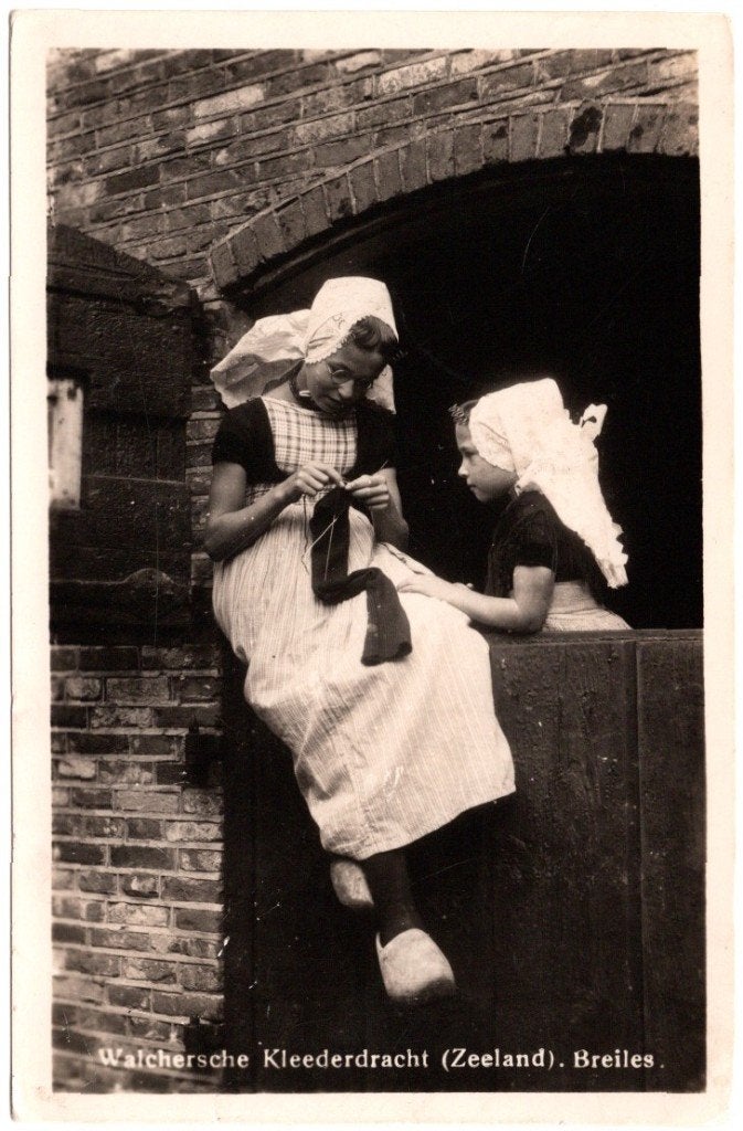Oude Ansichtkaart Walcherse Klederdracht Zeeland Fotokaart, Ophalen of Verzenden, 1940 tot 1960, Gelopen, Zeeland