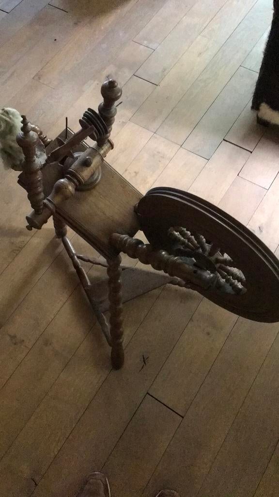 Antiek spinnenwiel, Ophalen