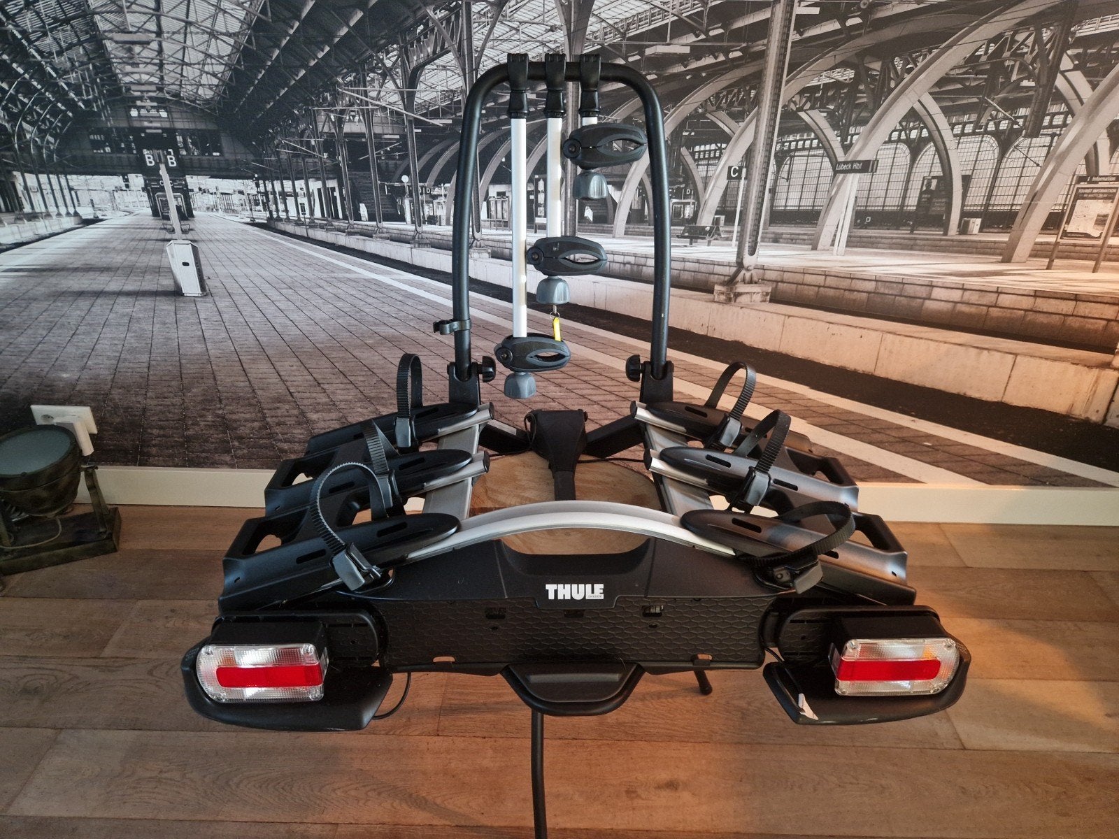 Thule Velocompact 927 Kantelbare drager voor 3 Fietsen, Auto diversen, Fietsendragers, Zo goed als nieuw, Trekhaakdrager, Ophalen