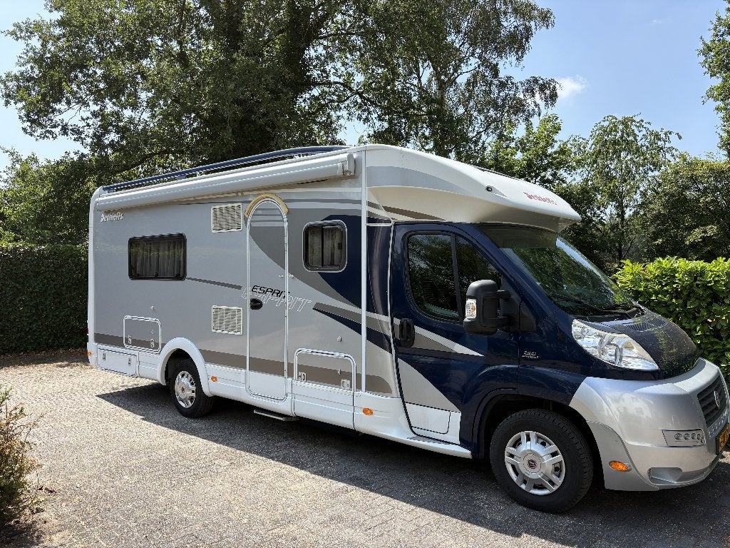 Dethleffs Esprit T7010 - Zeer mooi, als nieuw incl. inboedel, Caravans en Kamperen, Ringverwarming, Fiat, Dethleffs, L-zit