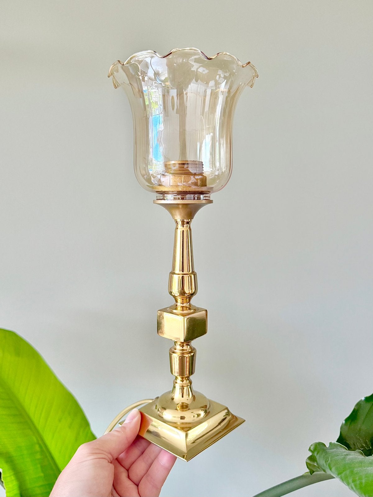 Vintage messing lamp tafellamp bloem, Huis en Inrichting, Lampen | Tafellampen, Ophalen of Verzenden, Gebruikt, Glas