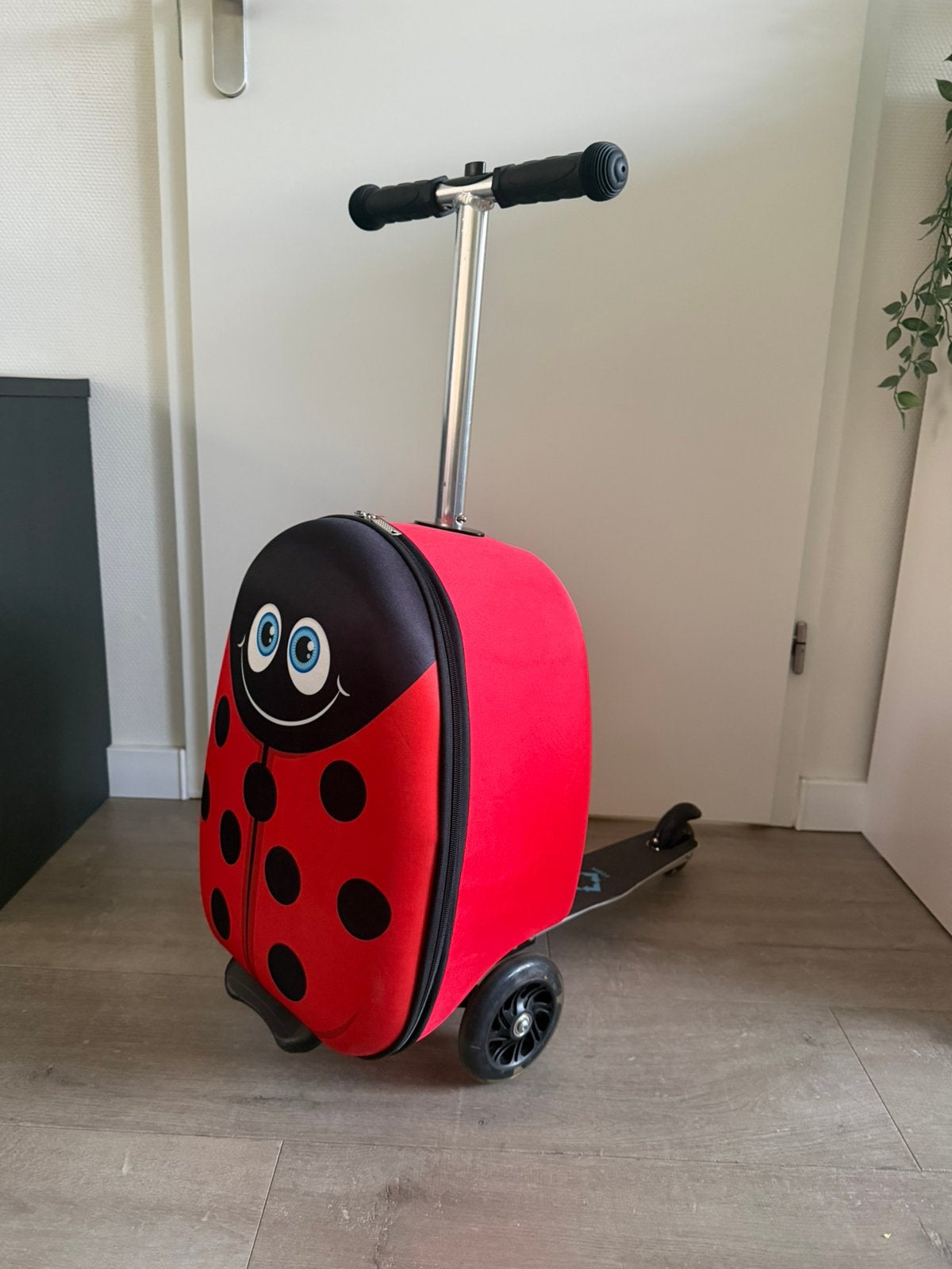Kinderkoffer-Step - 21L - Lieveheersbeestje - 40x20x25 cm, Ophalen, Hard kunststof, Minder dan 50 cm, Zo goed als nieuw