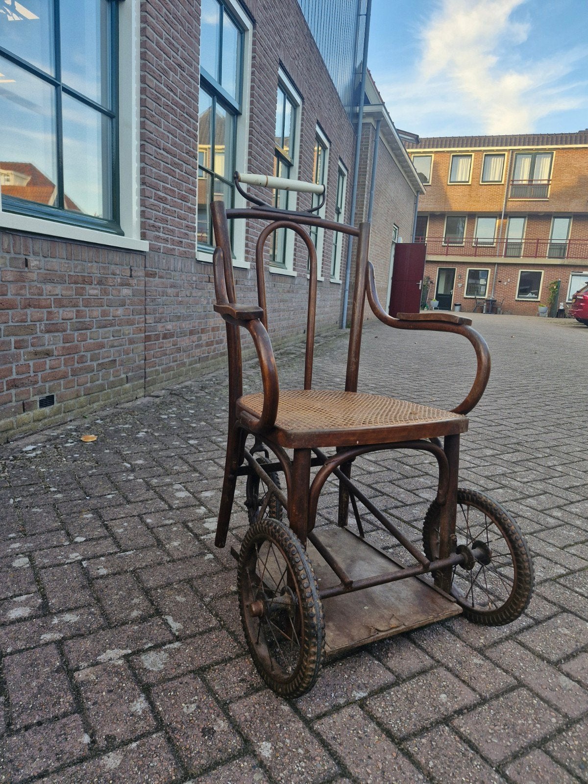 Antieke Thonet rolstoel/kinderwagen, Ophalen