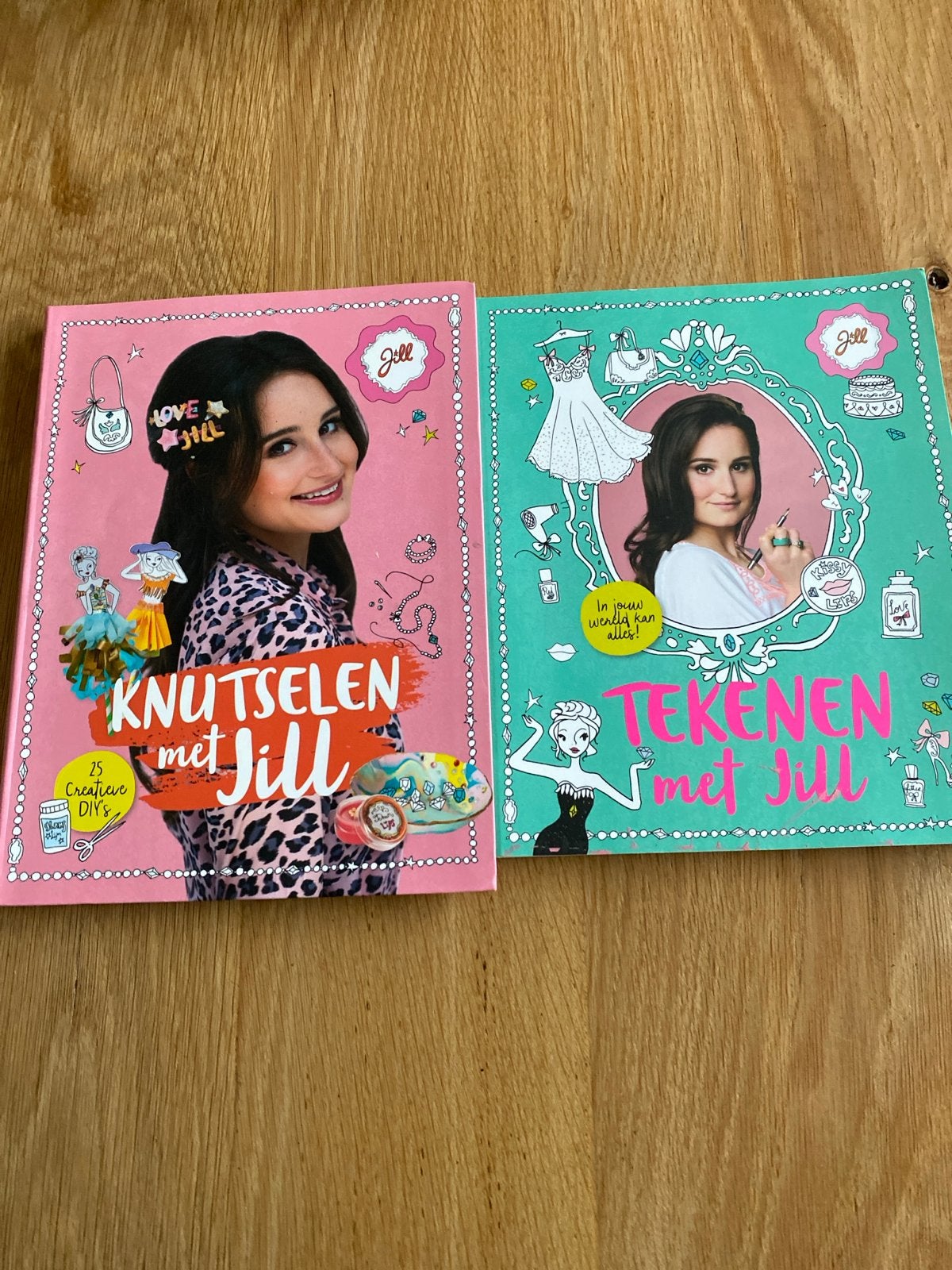 Knutselen en Tekenen met Jill boeken, Hobby en Vrije tijd, Overige thema's, Meerkleurig, Ophalen of Verzenden, Zo goed als nieuw