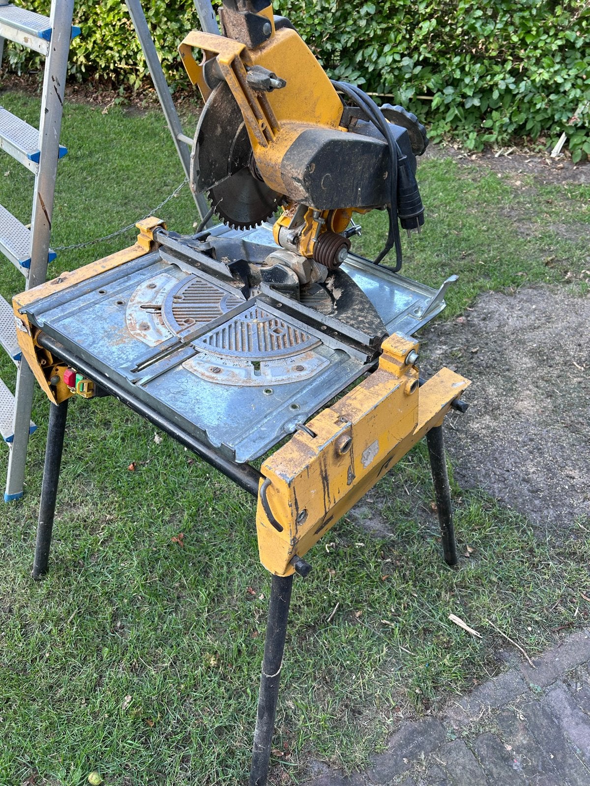 DeWalt Afkortzaag/Tafelzaag - Gebruikt, Ophalen, Gebruikt, 70 mm of meer, Afkortzaag