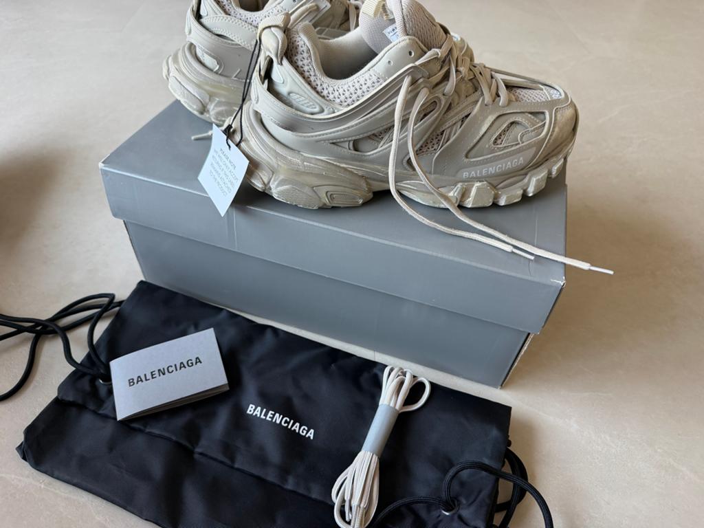Balenciaga Track Sneaker Faded Beige Maat 38 (Ongedragen), Kleding | Dames, Schoenen, Ophalen of Verzenden, Nieuw, Beige, Sneakers of Gympen