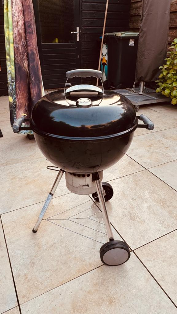 Weber master touch premium 47cm, Tuin en Terras, Houtskoolbarbecues, Ophalen, Gebruikt, Met accessoires