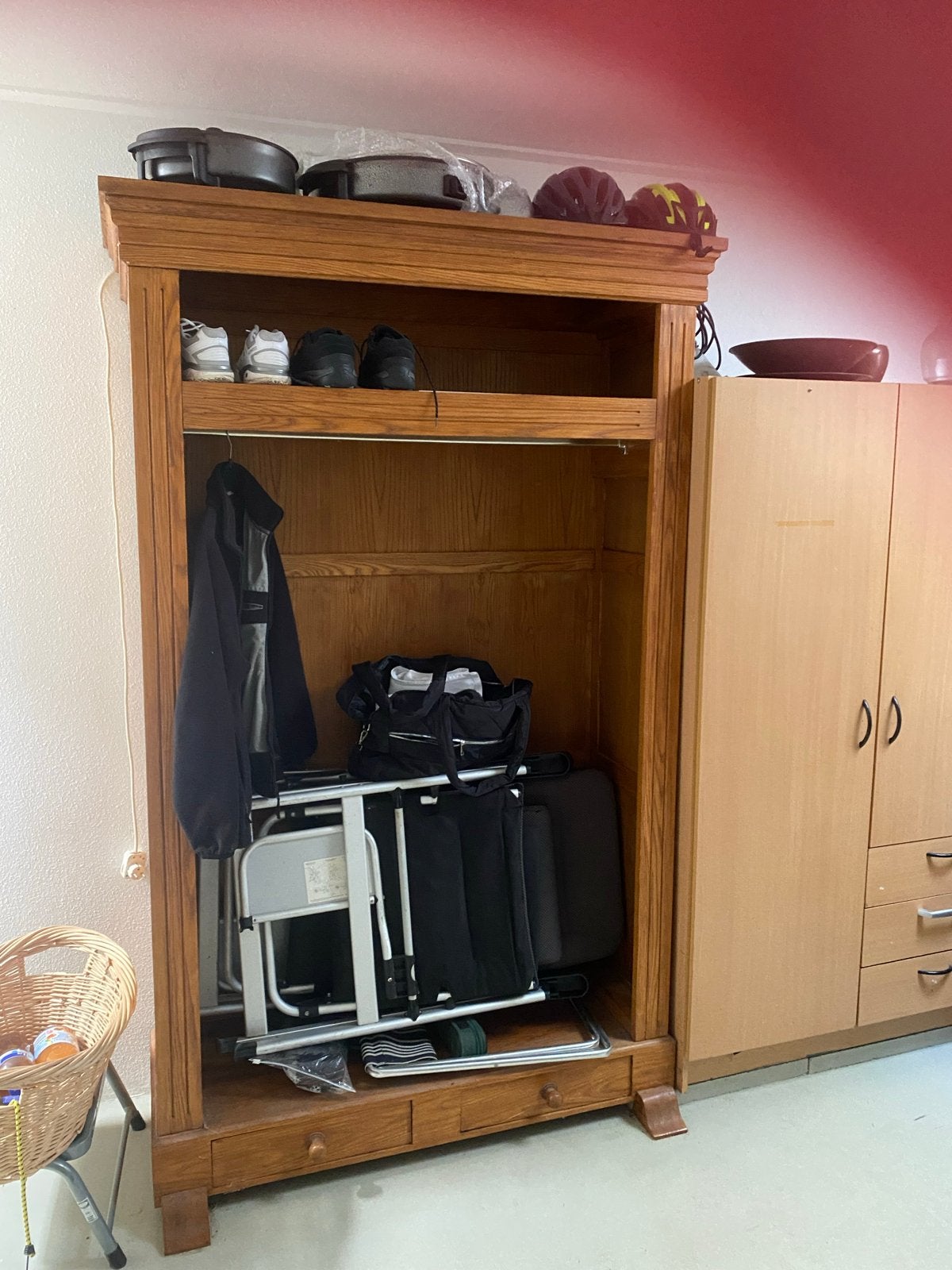 Massief houten kledingkast met hangruimte en lades, Huis en Inrichting, Ophalen, Gebruikt, 200 cm of meer, 50 tot 100 cm