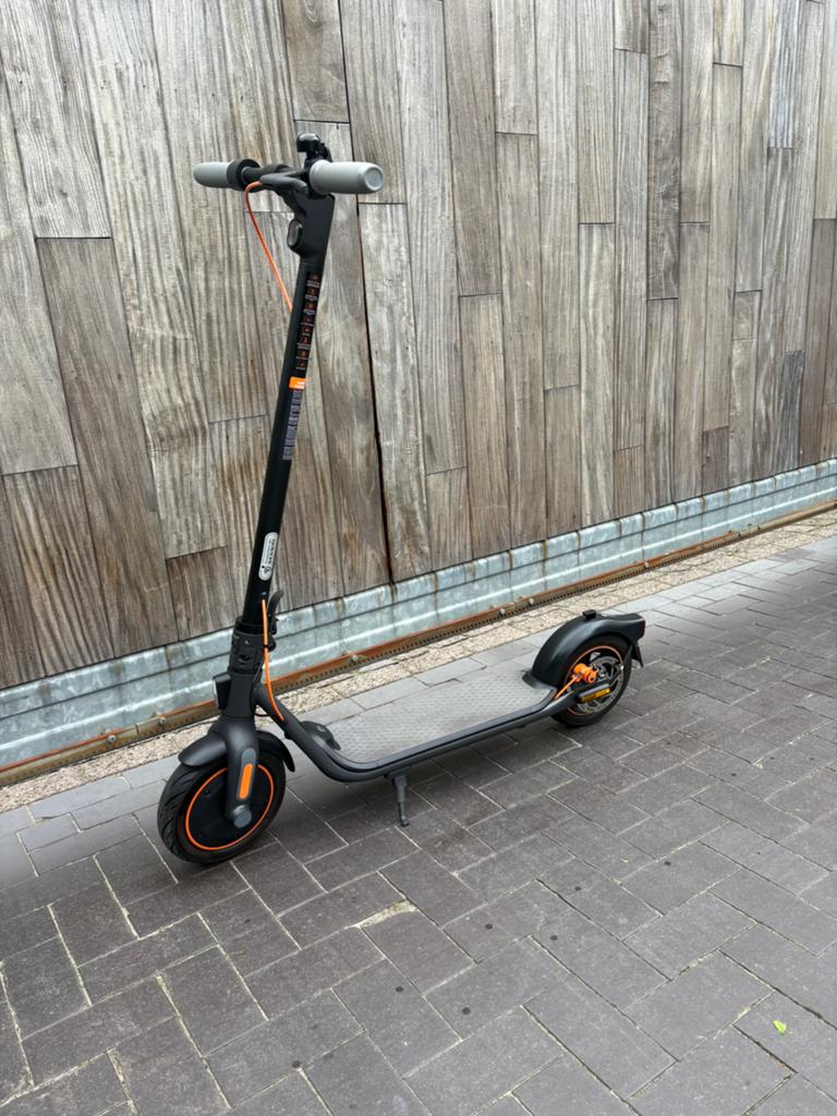 Ninebot Elektrische Step - 25 km/u - Ideaal voor ritjes, Fietsen en Brommers, Steps, Ophalen, Gebruikt, Elektrische step (E-scooter)