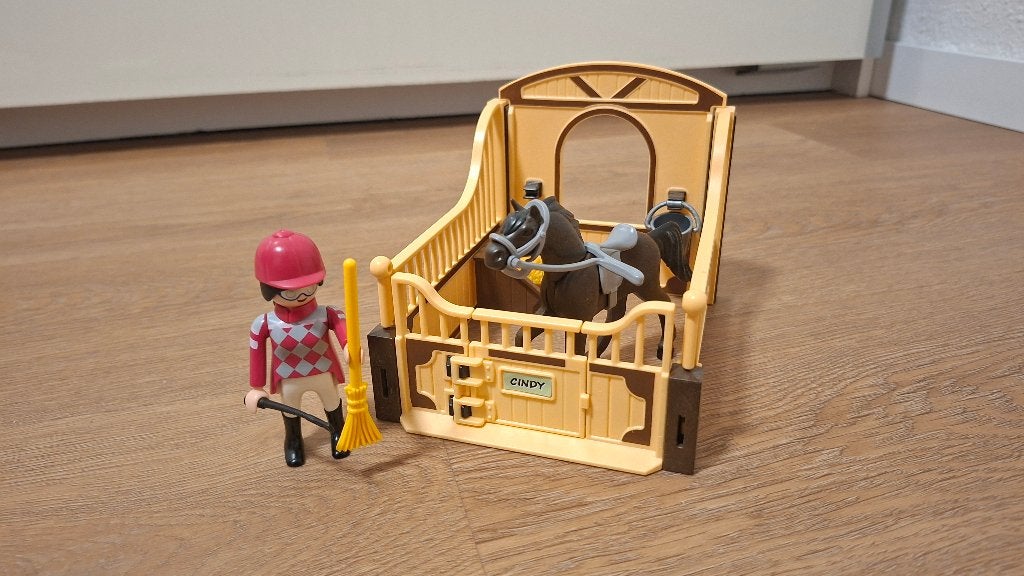 Playmobil paardenbox 5112, Kinderen en Baby's, Speelgoed | Playmobil, Complete set, Overige typen, Ophalen of Verzenden, Zo goed als nieuw