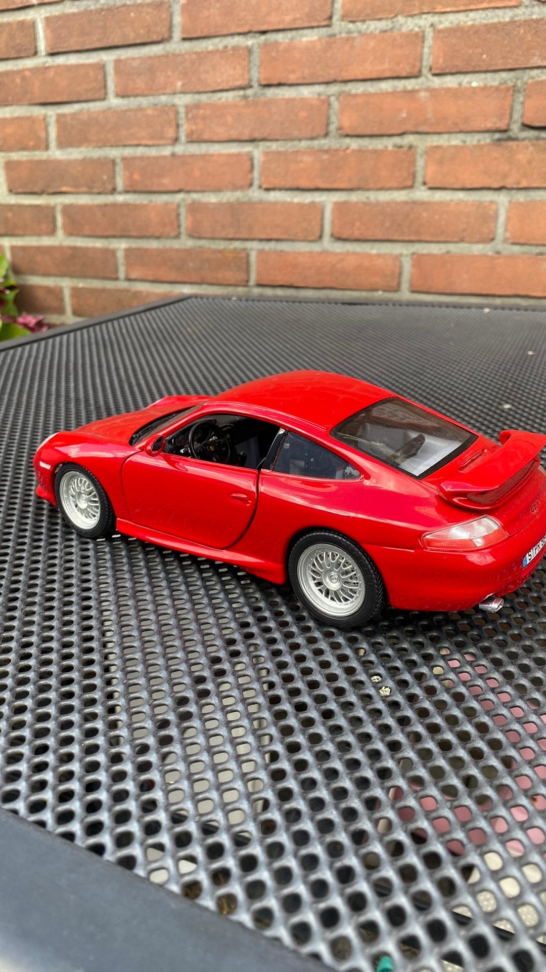 Mooi model Porsche 1/18, Hobby en Vrije tijd, Modelauto's | 1:18, Ophalen of Verzenden, Zo goed als nieuw, Bburago