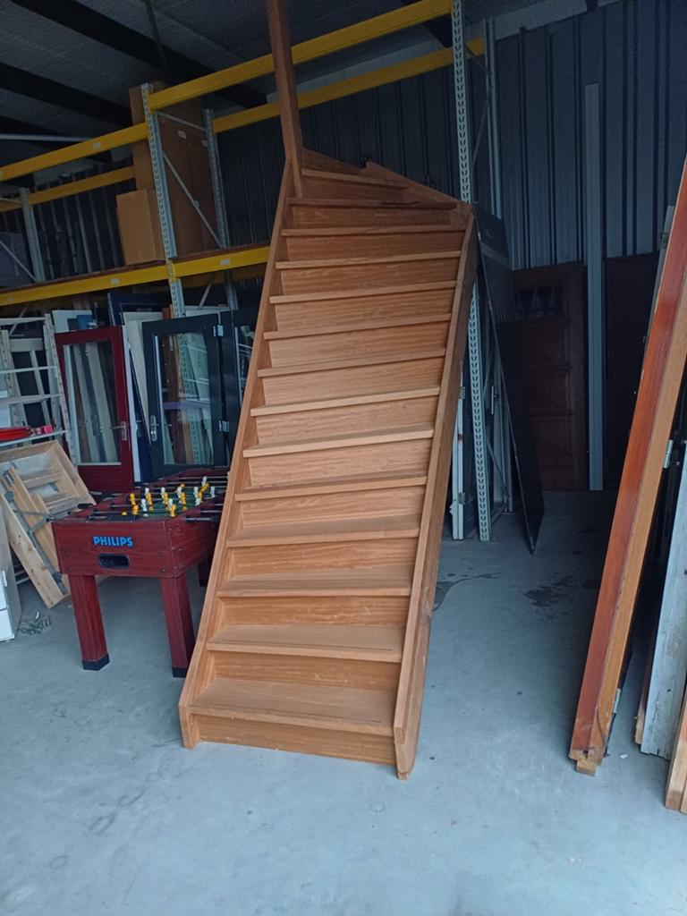 Trap  hardhout iroko, Ophalen, Nieuw, 2 tot 4 meter