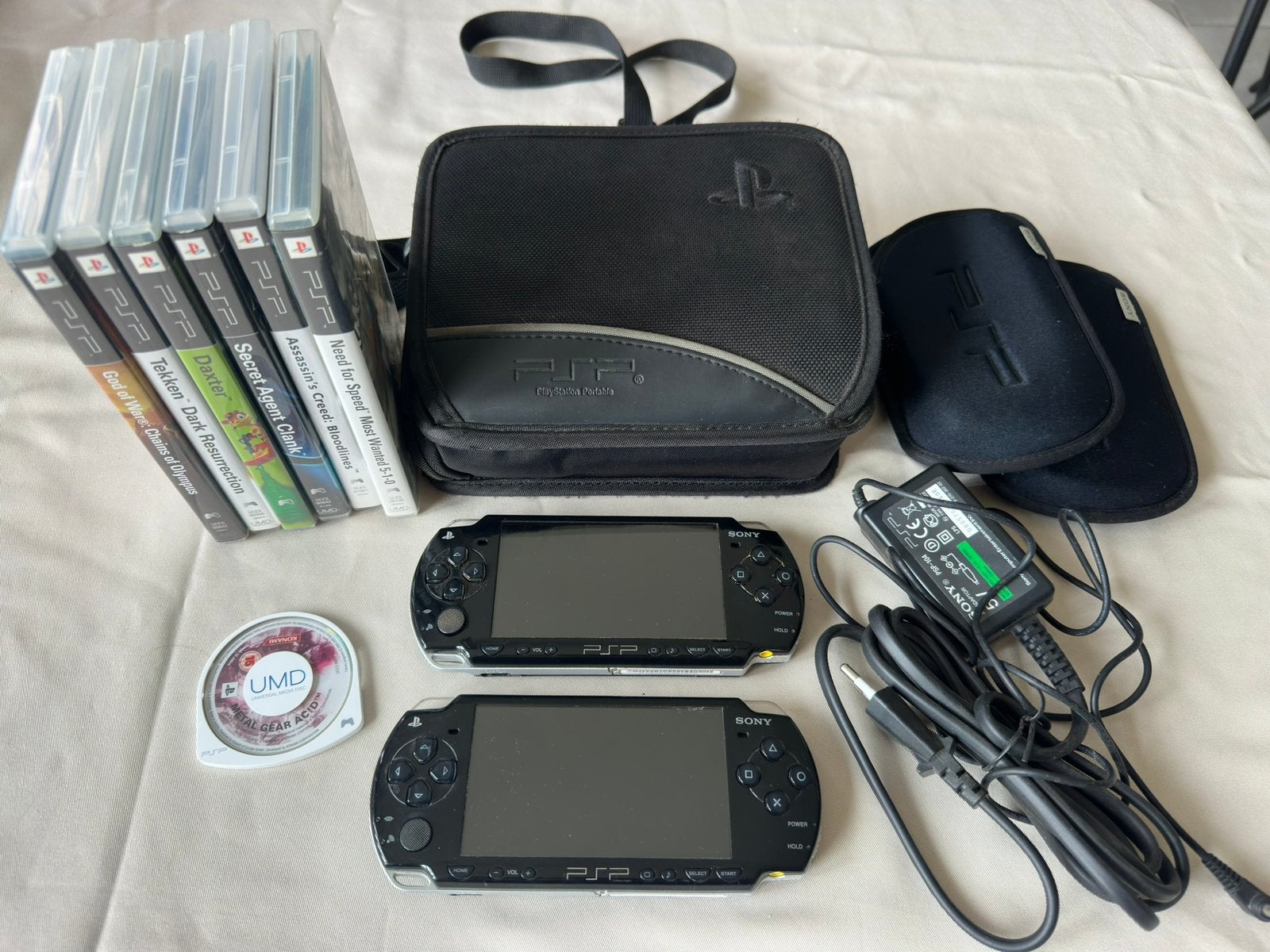 PSP Bundel: 2x Console, 6 Games, Oplader & Deluxe Tas, Ophalen, Zo goed als nieuw, PSP