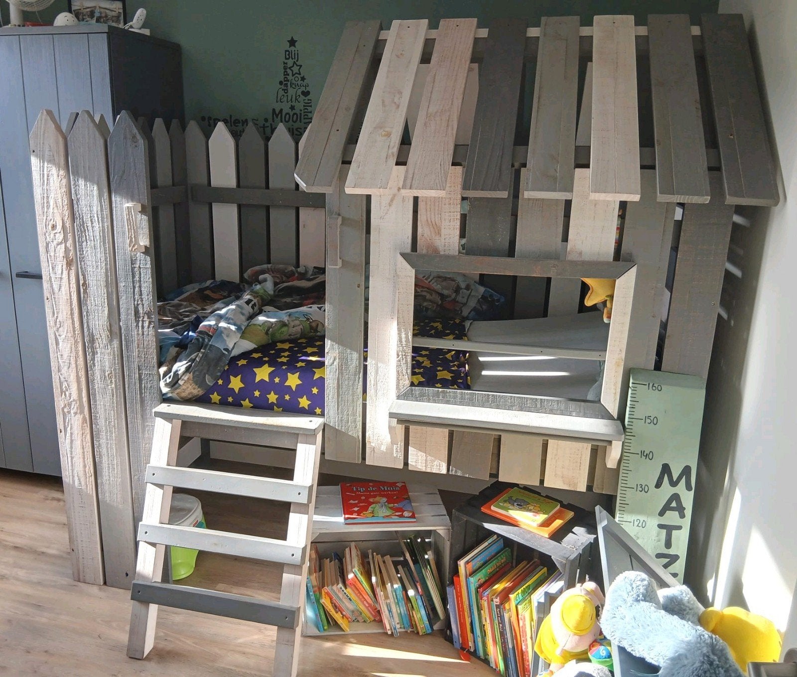Uniek handgemaakt boomhutbed voor kinderplezier, Ophalen, 85 tot 100 cm, Gebruikt, Lattenbodem