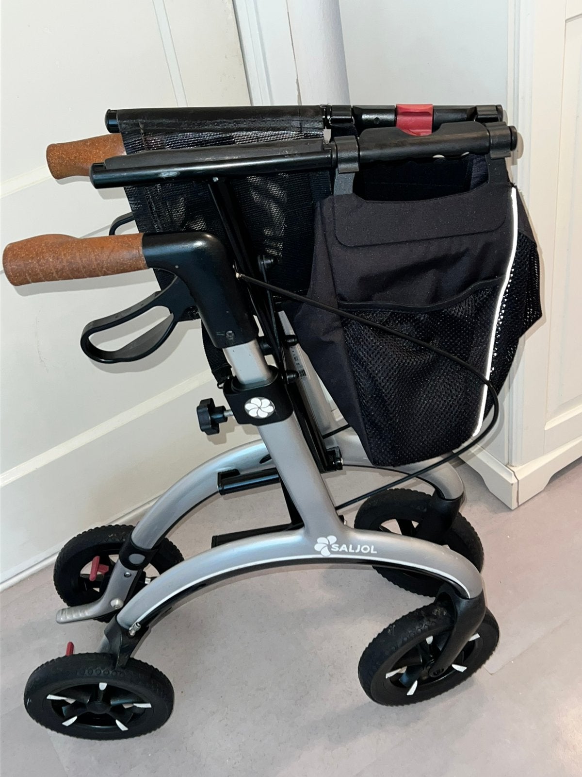 Saljol Carbon rollator, Diversen, Rollators, Ophalen of Verzenden, Opvouwbaar, Zo goed als nieuw