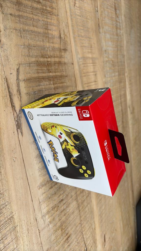 Nintendo switch Pokemon Pikachu draadloze controller, Spelcomputers en Games, Ophalen of Verzenden, Zo goed als nieuw, Switch