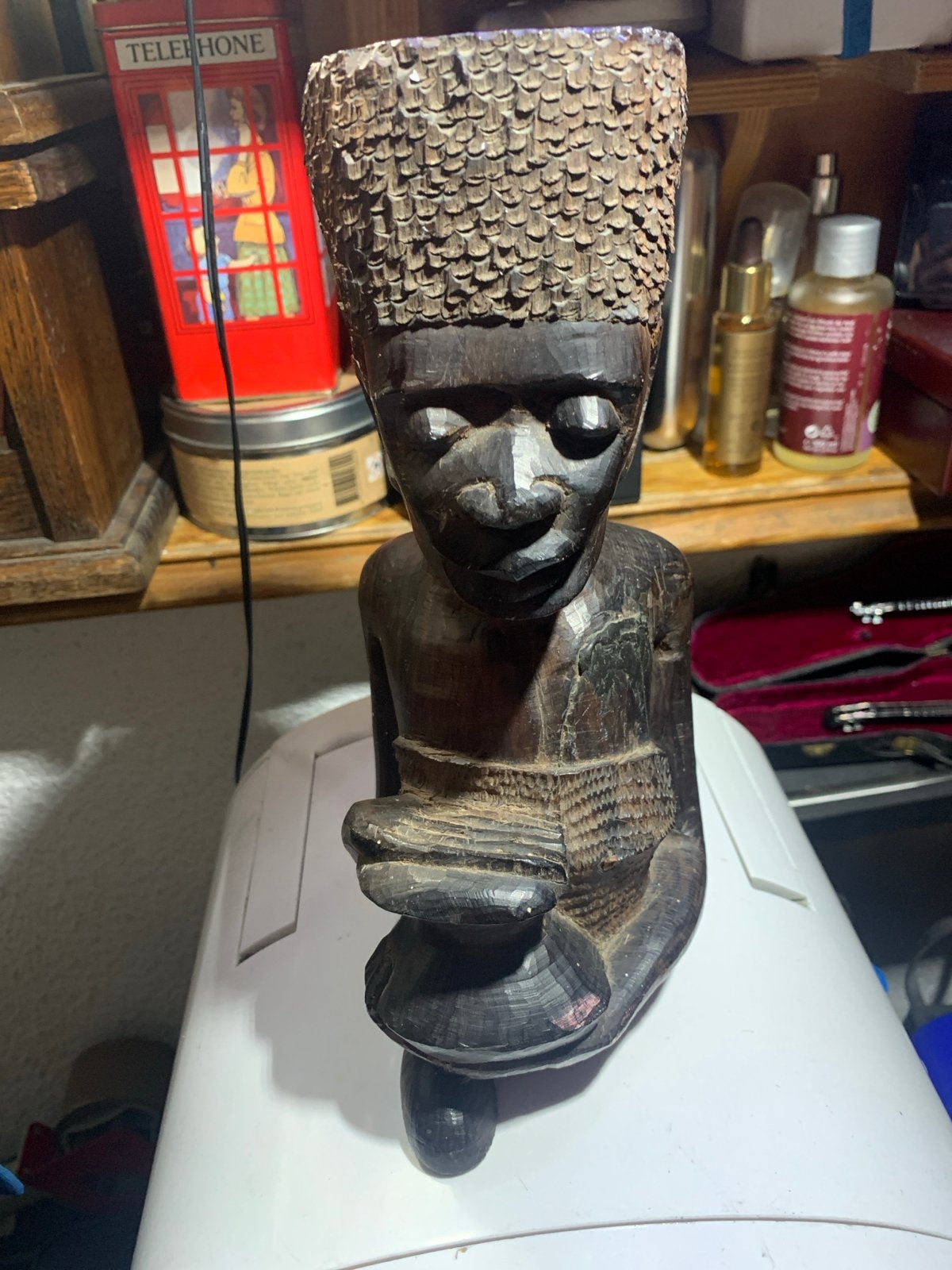 Afrikaans houten beeld - Handgesneden figuure Antiek, Antiek en Kunst, Hout, Bruin, Afrika, Ophalen of Verzenden