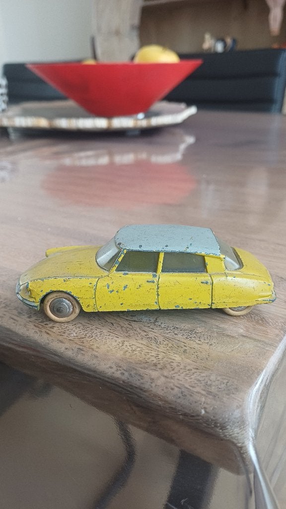 Dinky toys citroen DS 19, no.24C, Ophalen of Verzenden