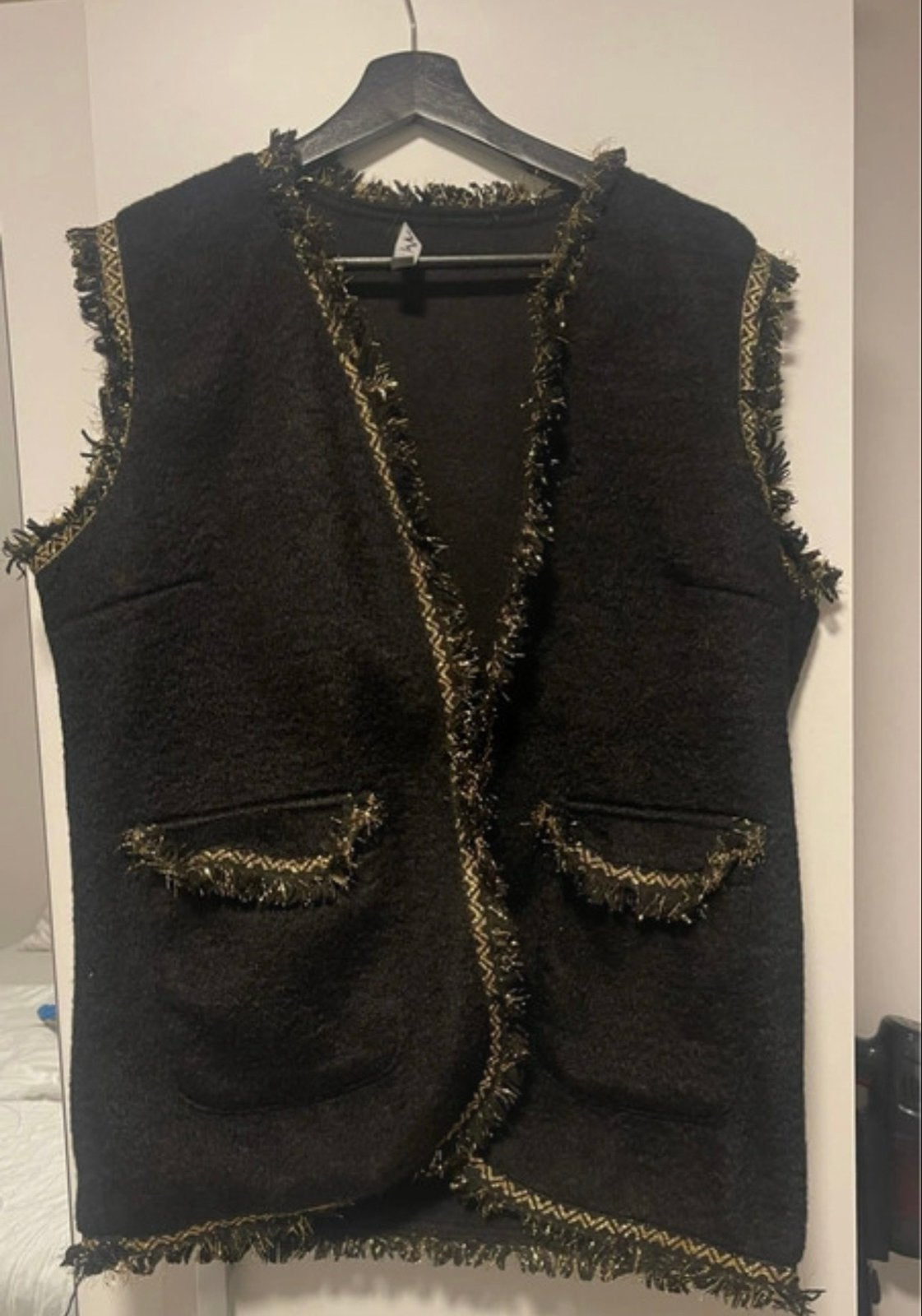 Zwart vest met gouden details, Kleding | Dames, Bodywarmers, Verzenden, Gedragen, Maat 38/40 (M), Zwart