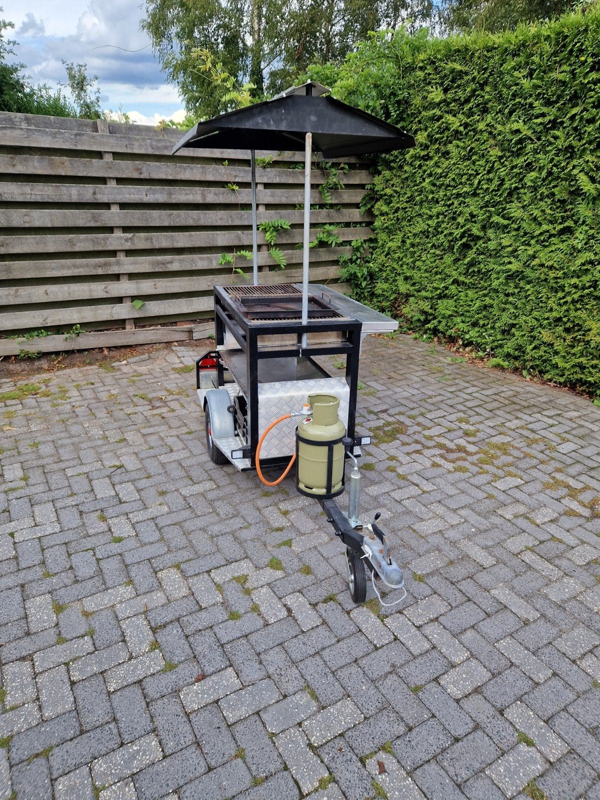Foto 5 van Ivas Hendi BBQ aanhanger - Complete mobiele grilloplossing