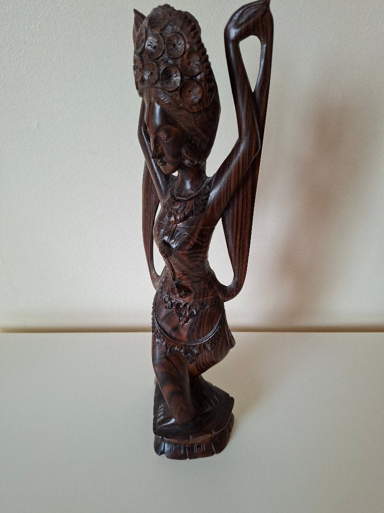 Balinees houtsnijwerk danseres, Ophalen of Verzenden, Handgemaakt, 20 - 50 cm, Beeld