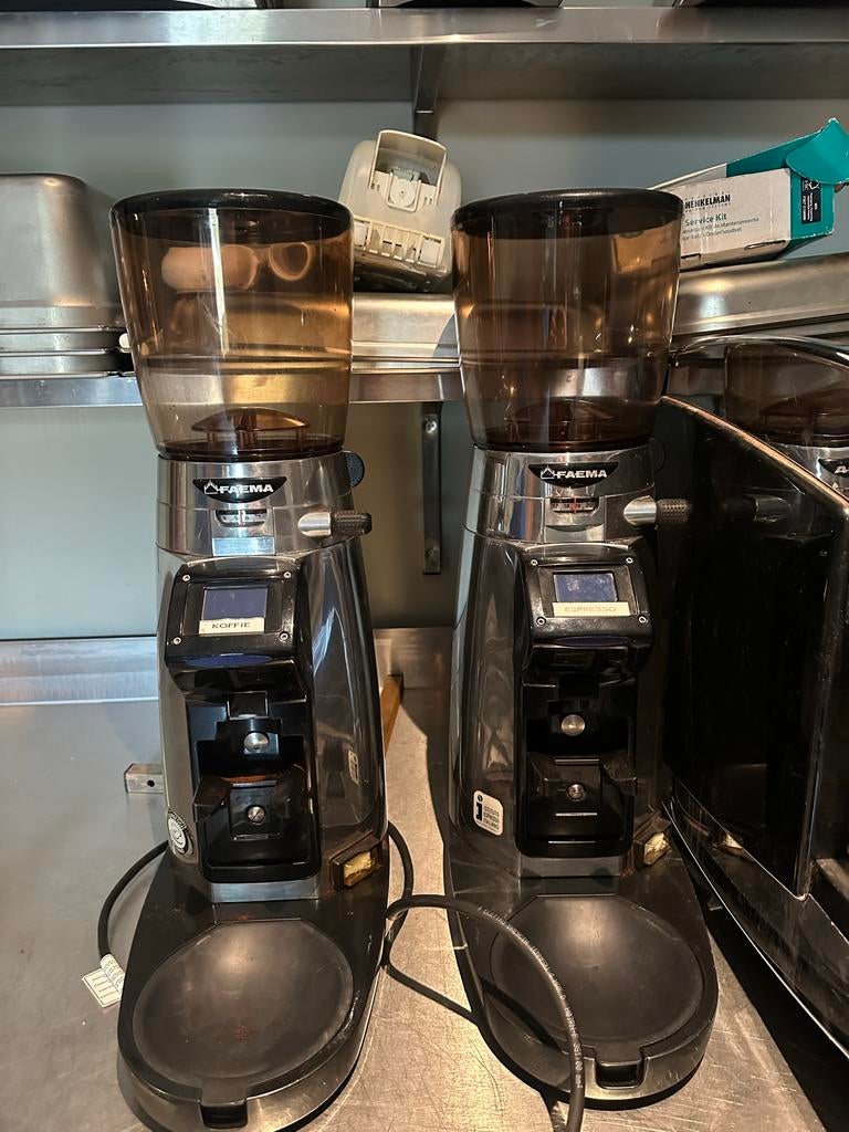 Professionele Faema Espresso Koffiemachine met 2 Molens, Stoompijpje, Gebruikt, Espresso apparaat, 10 kopjes of meer