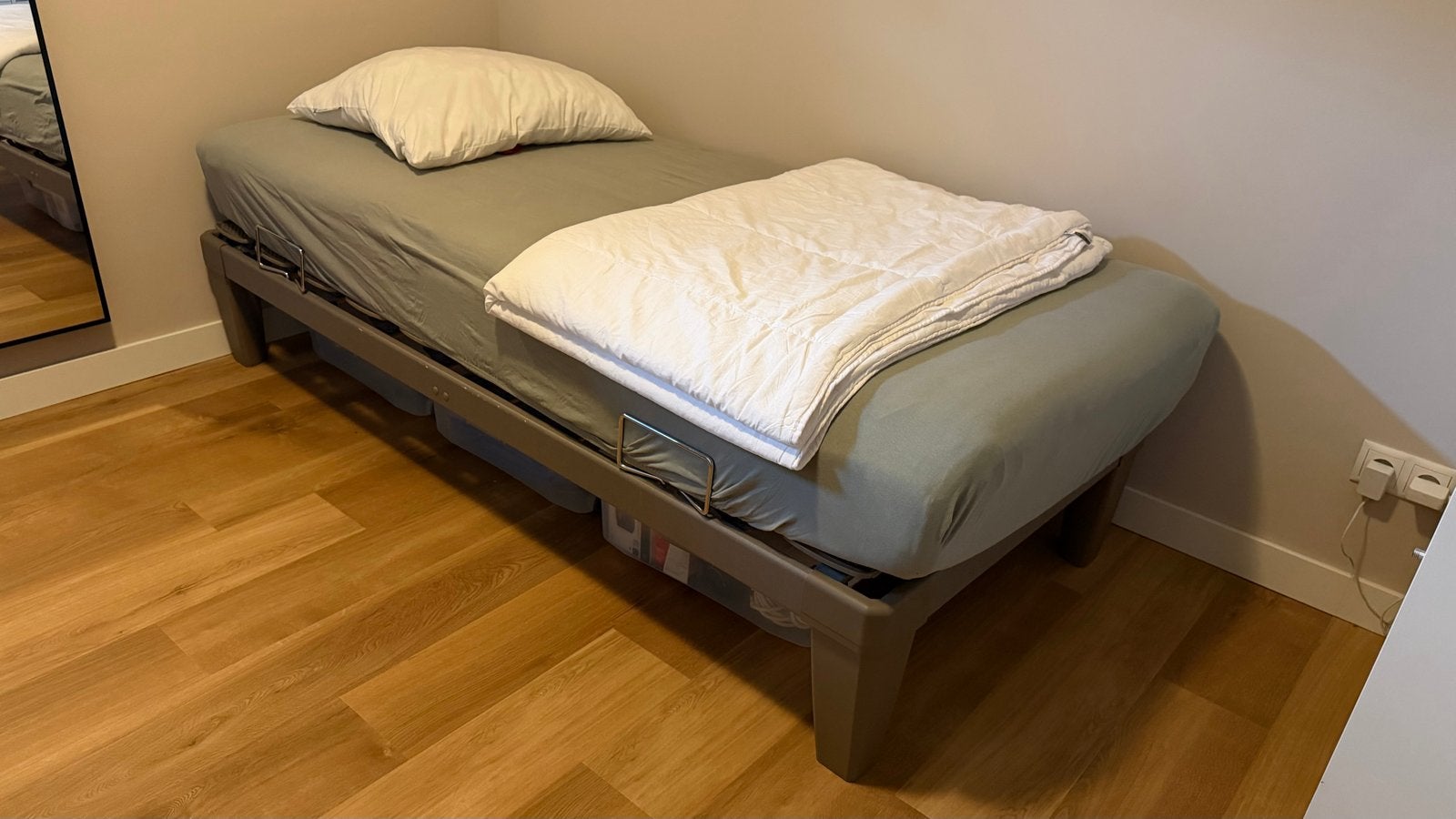 Twee Eenpersoonsbedden met schotelbodem en tempur matrassen, Huis en Inrichting, Slaapkamer | Bedden, Ophalen, Overige materialen