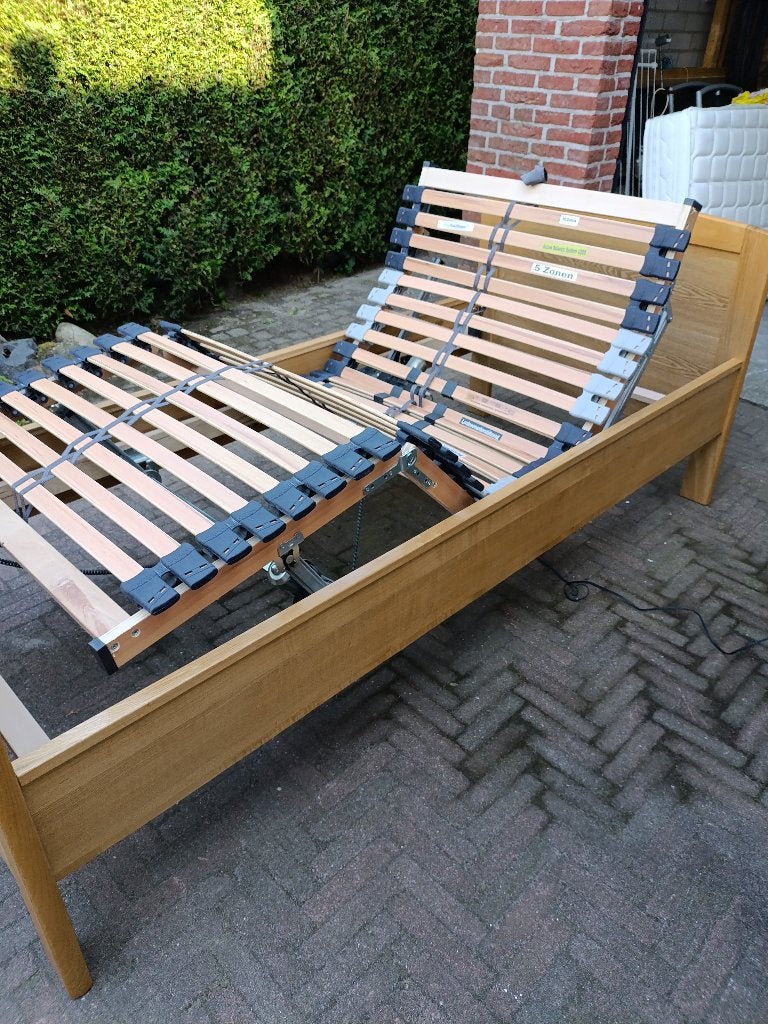 Éénpersoonsledikant met verstelbare lattenbodem, Ophalen, 90 cm, Eenpersoons, Zo goed als nieuw