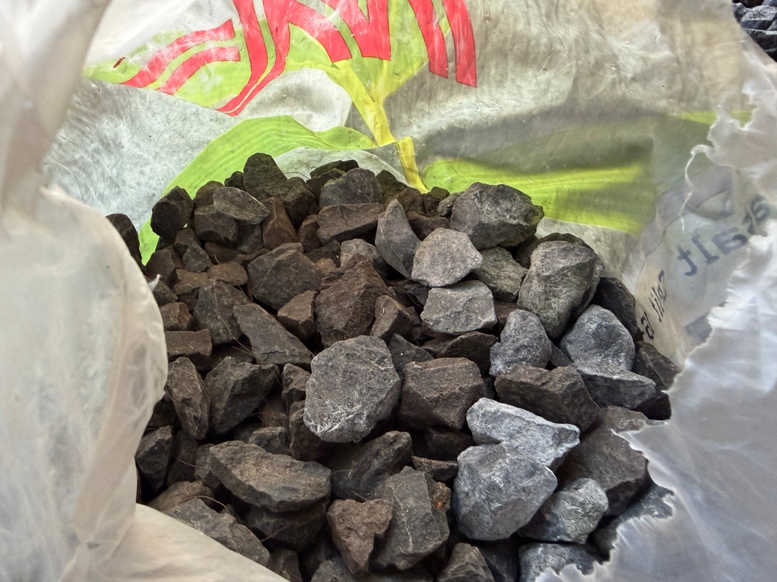 Basalt split 16-22mm (antractiet) ophalen voor flesje wijn, Ophalen, Antraciet, Zo goed als nieuw, Split