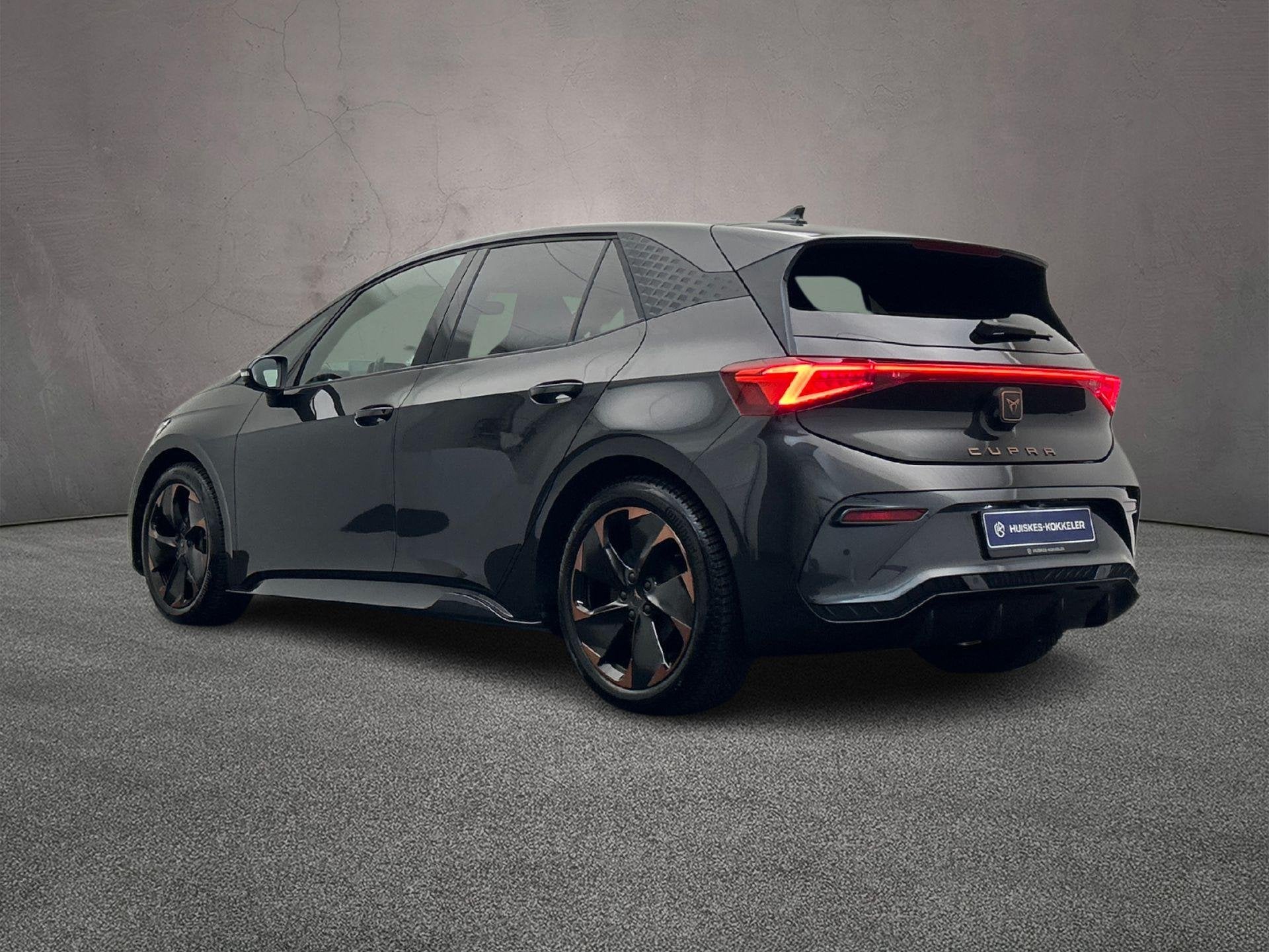 CUPRA Born Adrenaline 62 kWh 204pk Automaat, Adaptive cruise, Auto's, Automaat, 421 km, Gebruikt, Zwart
