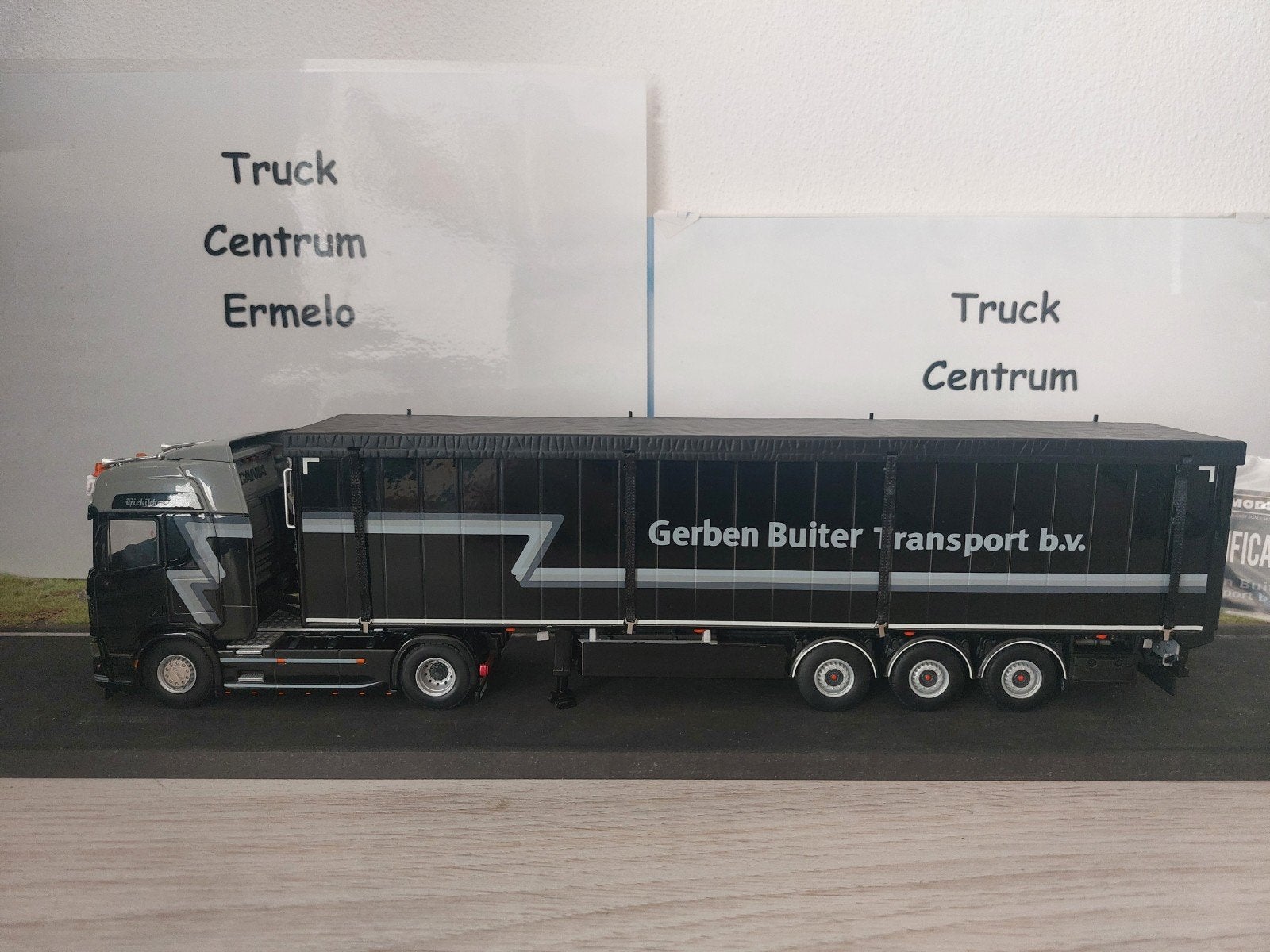Gerben Buiter Transport Scania met
walkingfloor
Exclusief mo, Ophalen of Verzenden, Nieuw, Bus of Vrachtwagen, Wsi