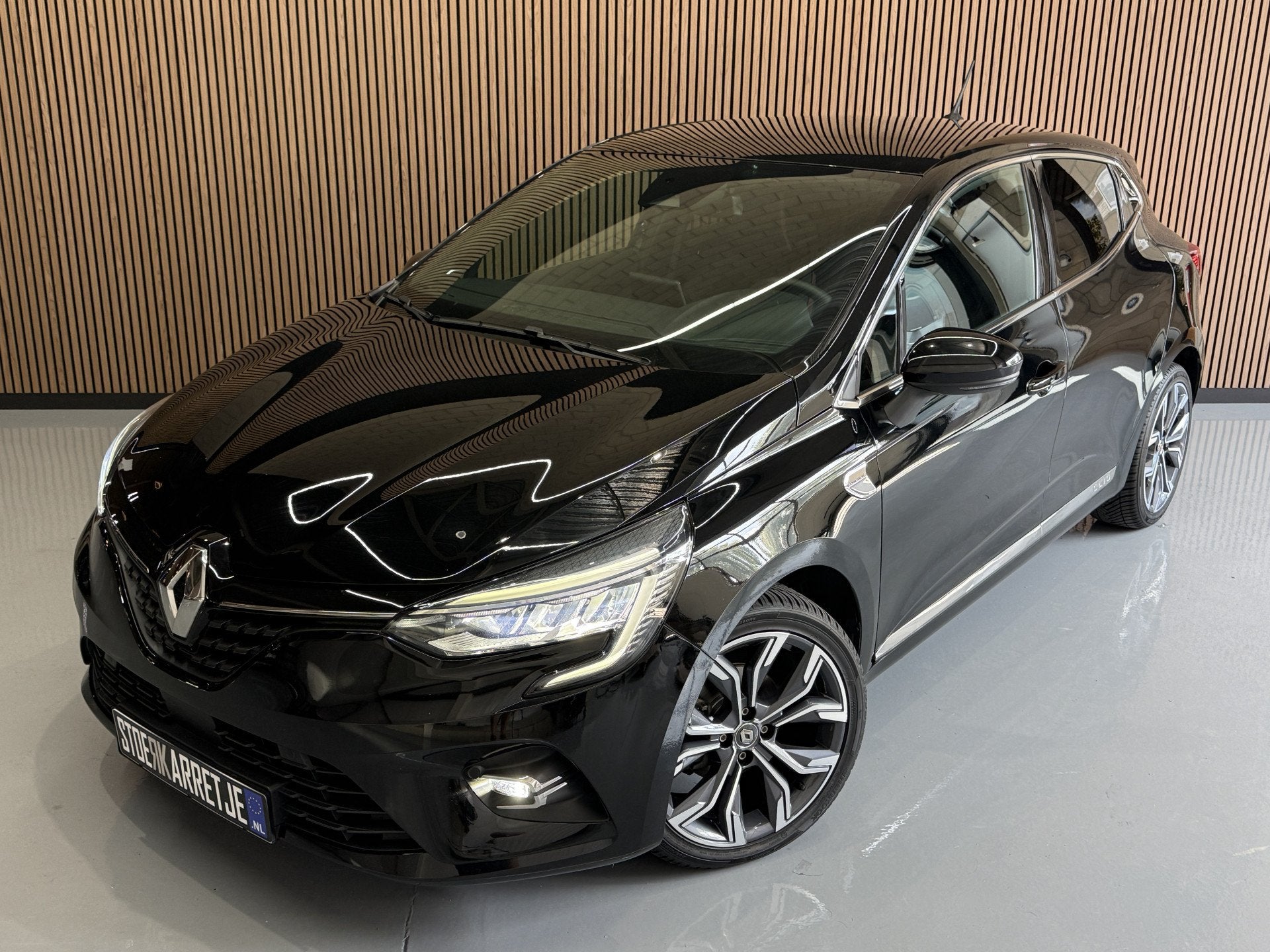 Renault Clio 1.0 TCe 100pk Edition One | Groot navi | Bose |, Voorwielaandrijving, 101 pk, Gebruikt, Zwart