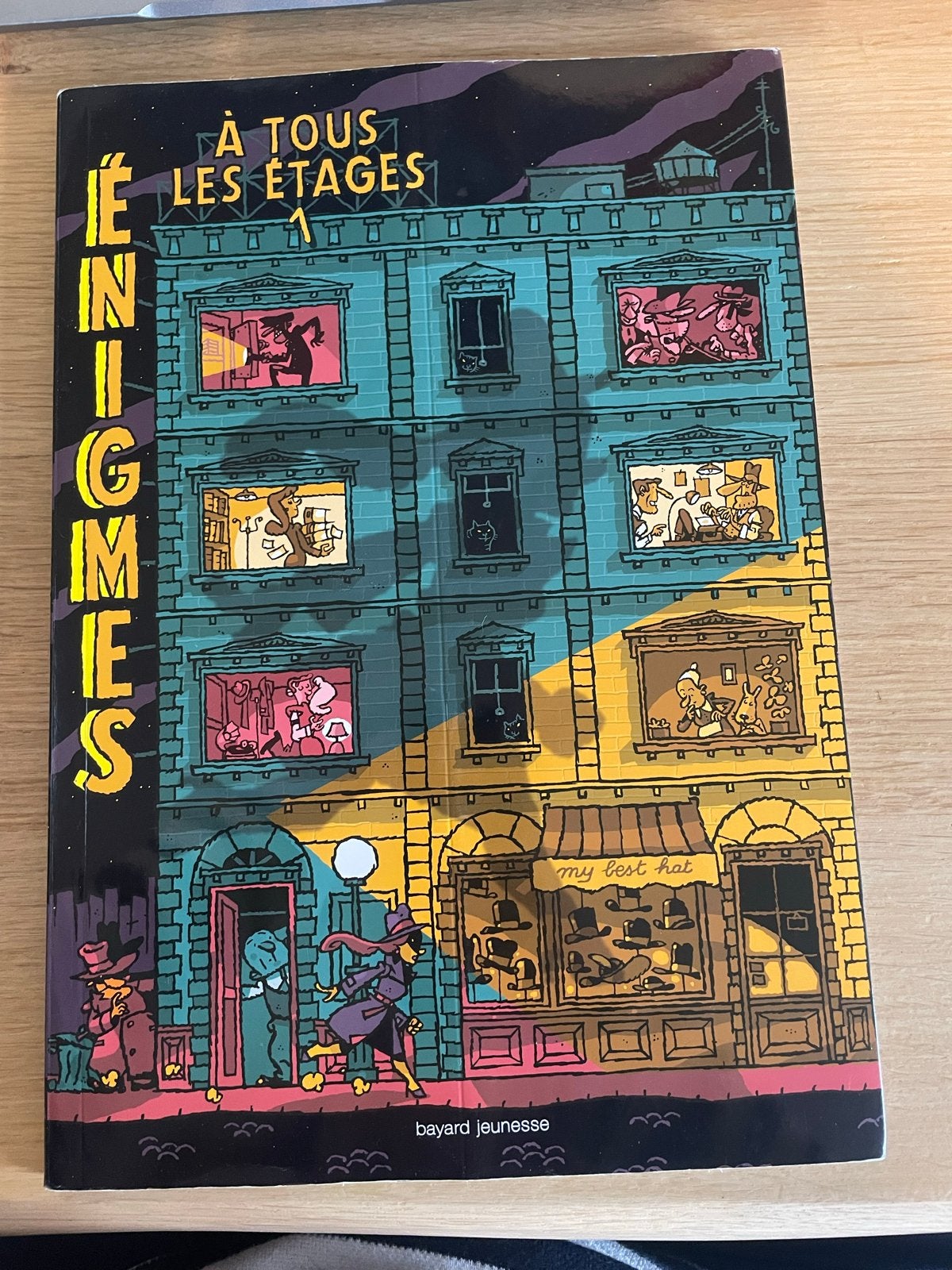 Frans kinderboek: Énigmes à tous les étages, Ophalen of Verzenden, Gelezen