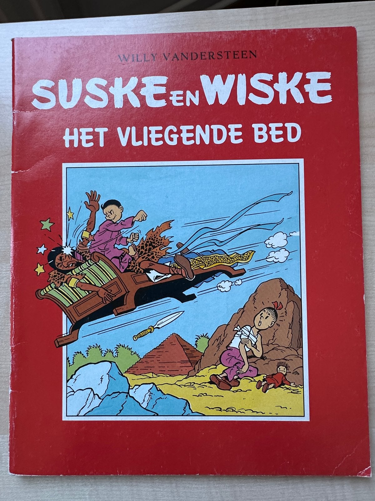 Suske en Wiske - Het Vliegende Bed (Rode Reeks), Boeken, Eén stripboek, Ophalen of Verzenden, Gelezen