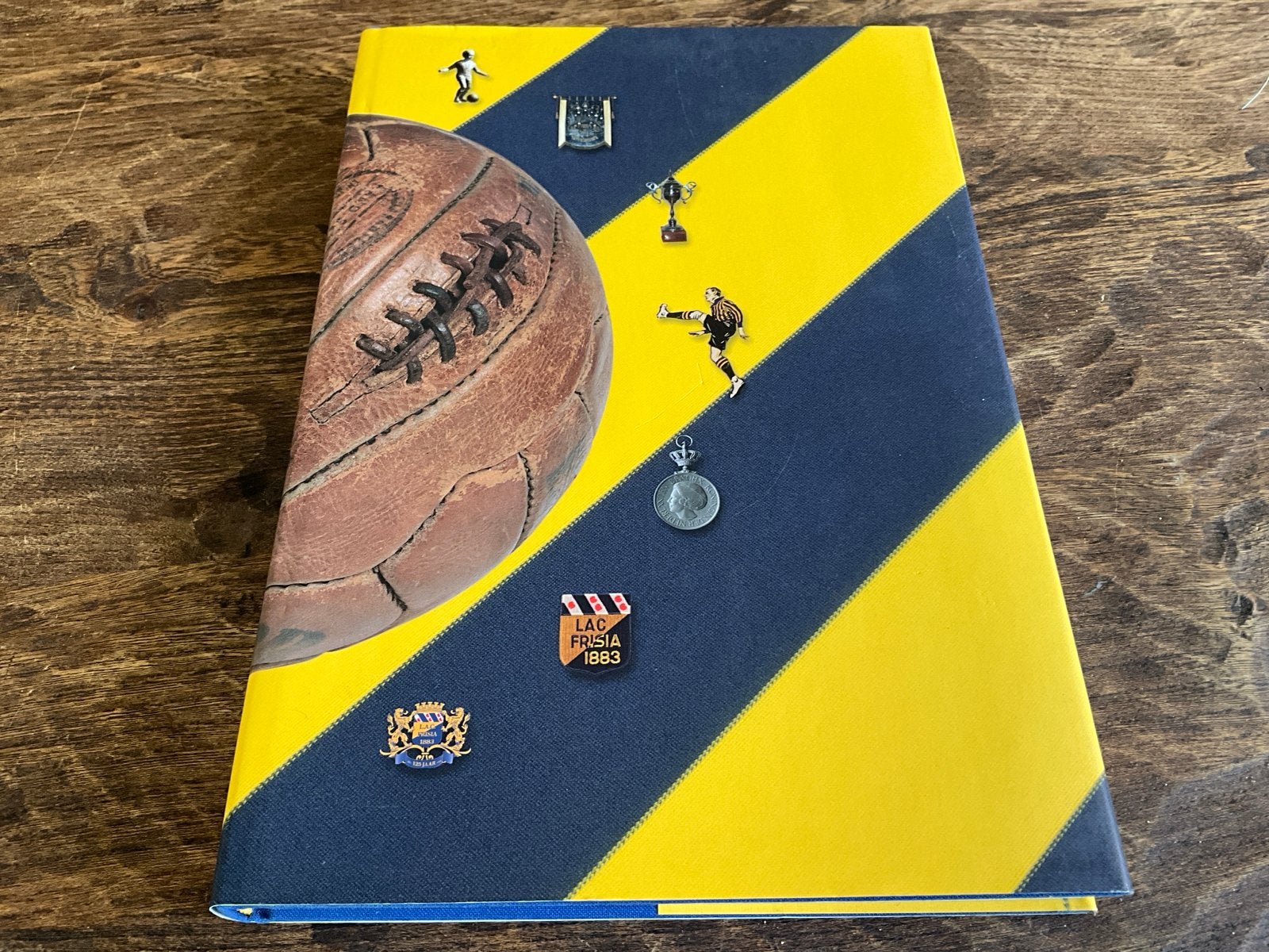 Voetbalboek LAC Frisia 1883: 125 jaar, Boeken, Ophalen of Verzenden, Zo goed als nieuw, Balsport