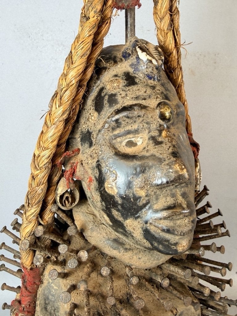 260802 Afrikaans Fetisch Bakongo Nkisi Nkondi beeldje, Ophalen of Verzenden