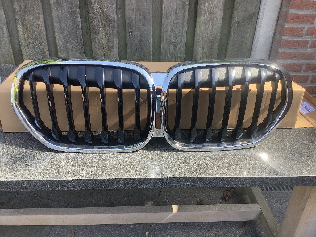 Grill bmw X1 f48, Auto-onderdelen, Gebruikt, Voor, Ophalen of Verzenden, Bumper