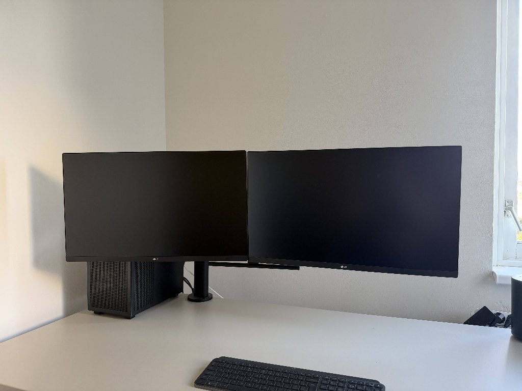 LG Ergo Dual 27QP88D-B – 2x 27 inch QHD, Computers en Software, Ophalen, IPS, In hoogte verstelbaar, Zo goed als nieuw