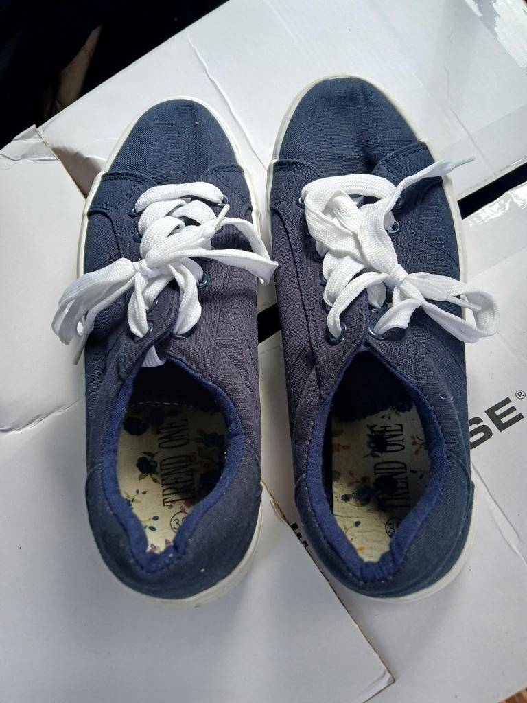 Donkerblauwe sneakers maat 39, Kleding | Dames, Schoenen, Blauw, Ophalen of Verzenden, Sneakers of Gympen, Gedragen