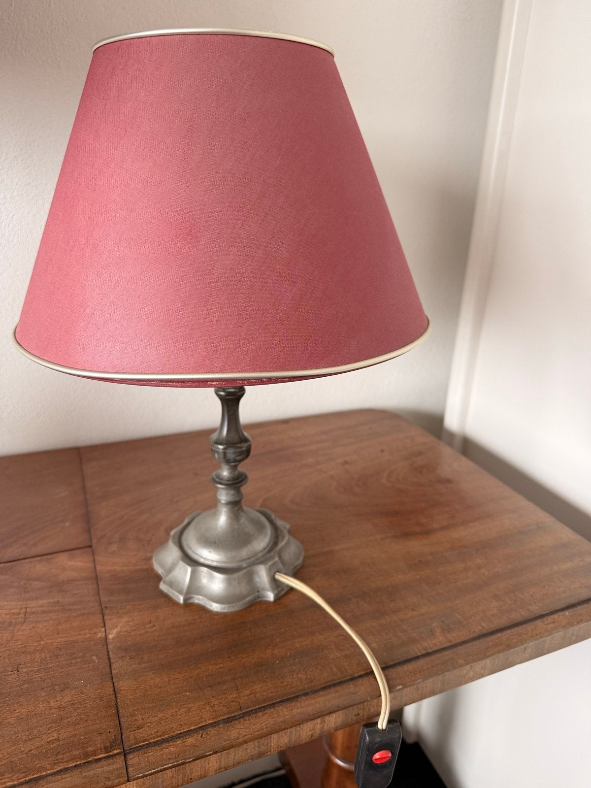 Vintage tafellamp met roze/ rode kap, Ophalen