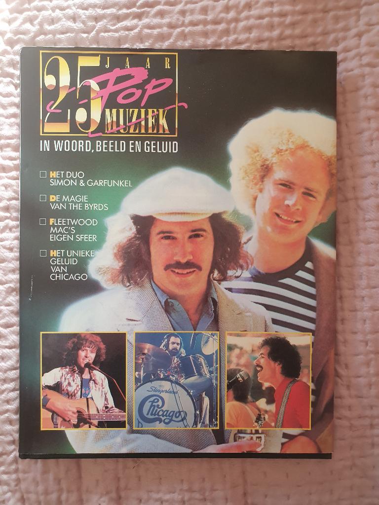 25 jaar popmuziek in woord, beeld en geluid 1969/1970, Boeken, Ophalen of Verzenden, Gelezen, Genre of Stijl