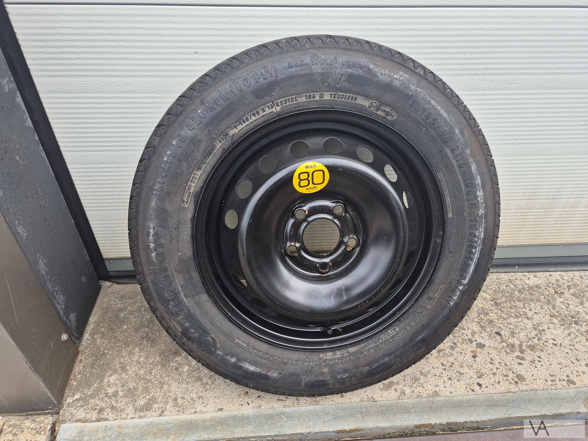 Thuiskomer van Nissan Qashqai Juke met krikset compleet €150, Gebruikt, -, -, Banden en Velgen