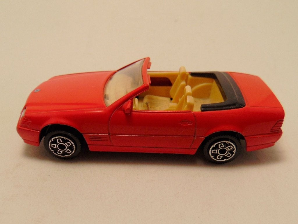 Mercedes 300 SL cabrio 1:43 Bburago rood, Hobby en Vrije tijd, Modelauto's | 1:43, Ophalen of Verzenden, Auto, Overige merken