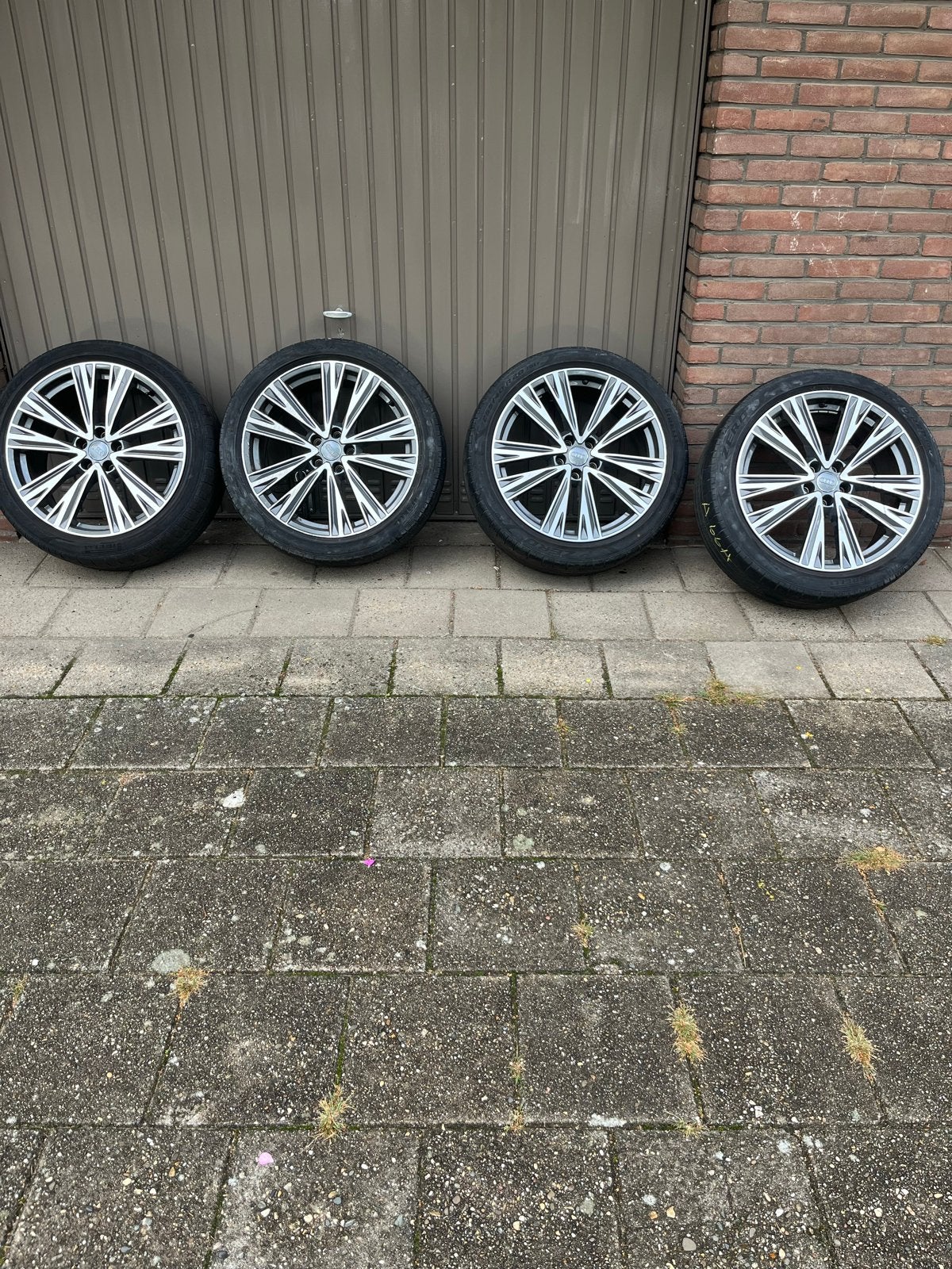 Audi A6 C8 Velgen met zomerbanden 20 inch, Ophalen, Gebruikt, 255 mm, Banden en Velgen