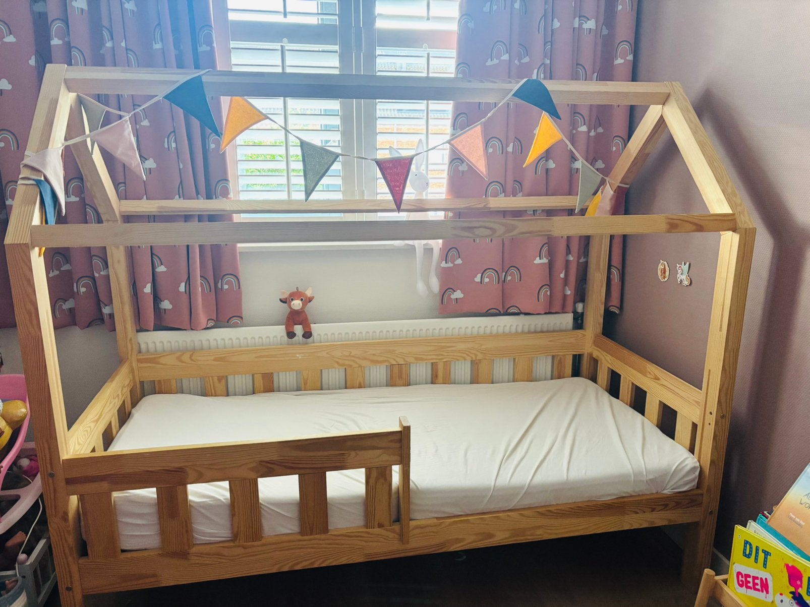 Huisjes Bed Petit Puk Peuterbed/Kleuterbed, Kinderen en Baby's, Kinderkamer | Stapelbedden en Hoogslapers, Ophalen, Zo goed als nieuw