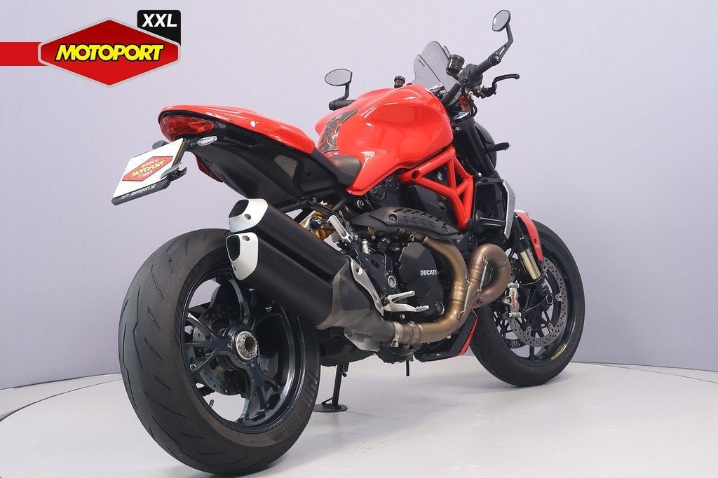 Ducati Monster 1200 R, Motoren, Bedrijf, Naked bike