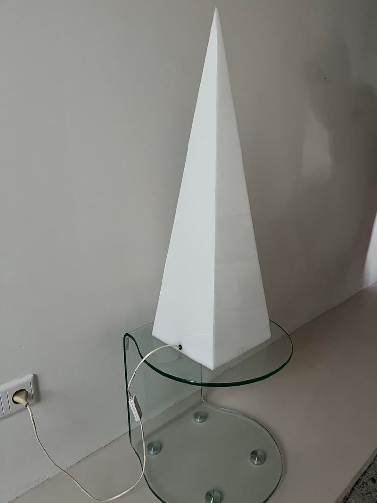 Moderne piramide vloerlamp, Ophalen, Zo goed als nieuw, Kunststof, 100 tot 150 cm