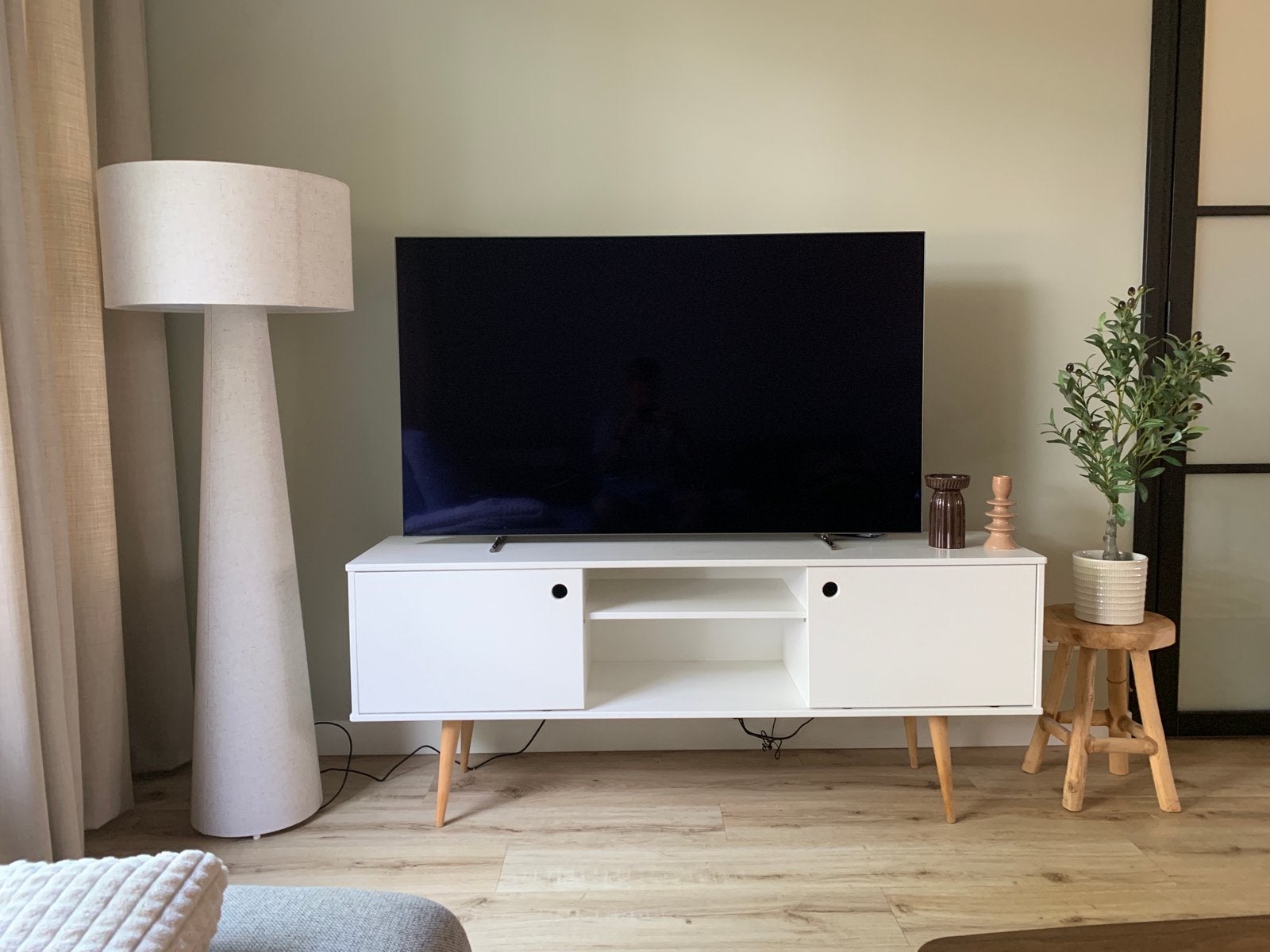 TV meubel wit - 150cm breed - 38cm diep, Huis en Inrichting, Kasten | Televisiemeubels, Ophalen, 100 tot 150 cm, Zo goed als nieuw