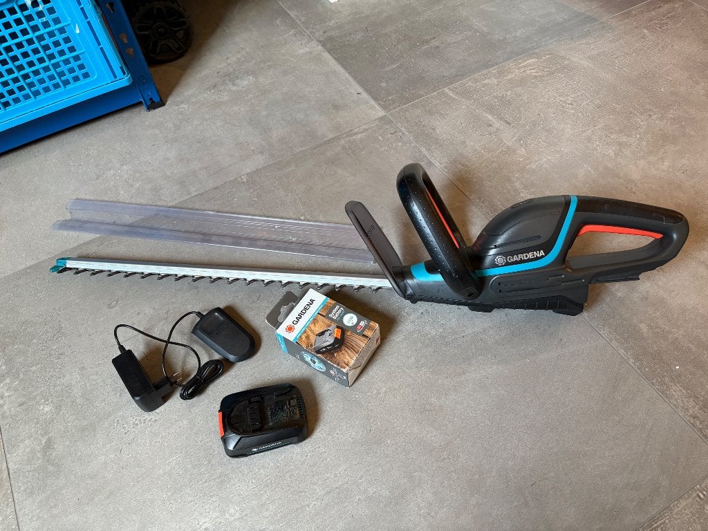 Te koop: Gardena heggenschaar op accu, Ophalen, Zo goed als nieuw, Accu, Gardena